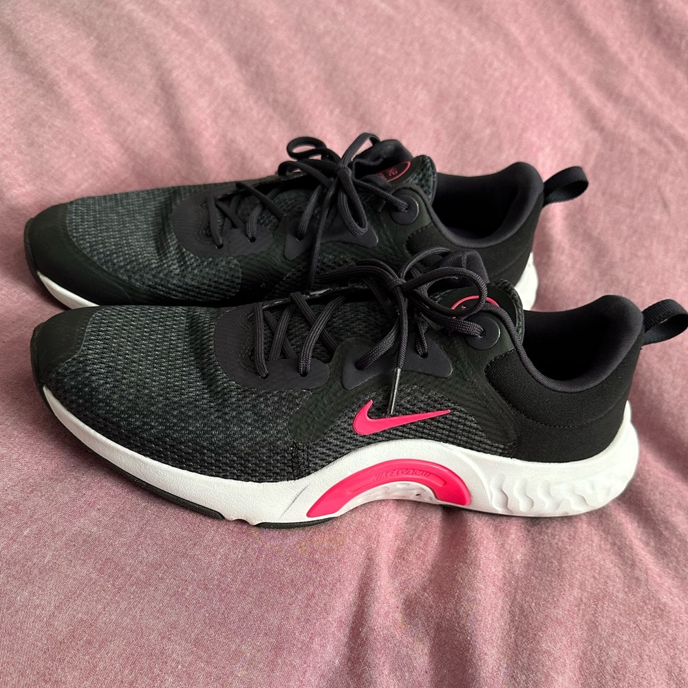 Nike Renew In-Season TR 11 training shoe Sz 10